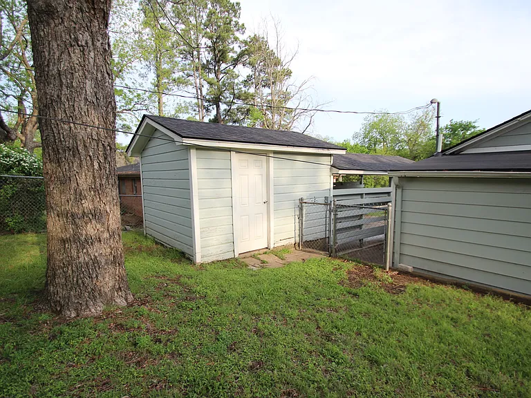 1415 W Crawford St — Photo 31