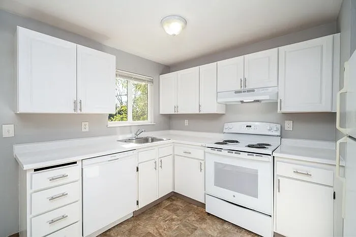 8332 SW 21st Ave #9 — Photo 5