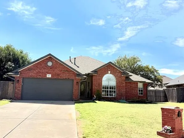 907 Ruby Ln, Midwest City, OK 73130