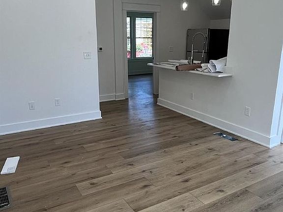 4th image of 218 S Grant St