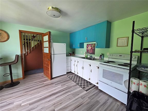 4th image of 7586 Hurlbert Rd
