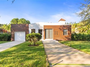 665 NE 117th St, Biscayne Park, FL 33161