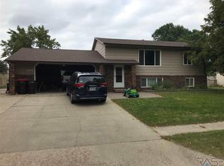 204 E Marialane Dr, Brandon, SD 57005