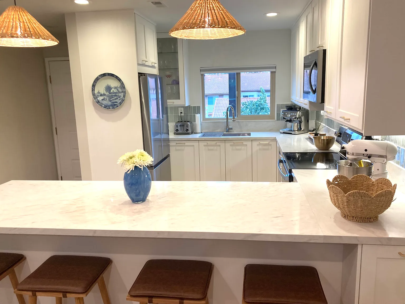 2 bed, 1000 sqft, $3,795 — Photo 2