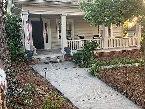 2nd image of 104 SE 4th St
