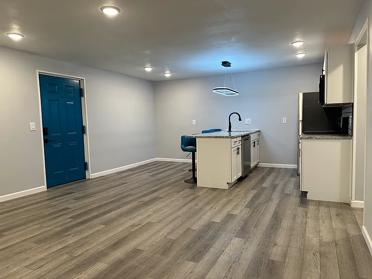 910 Teall Ave #8 — Photo 6