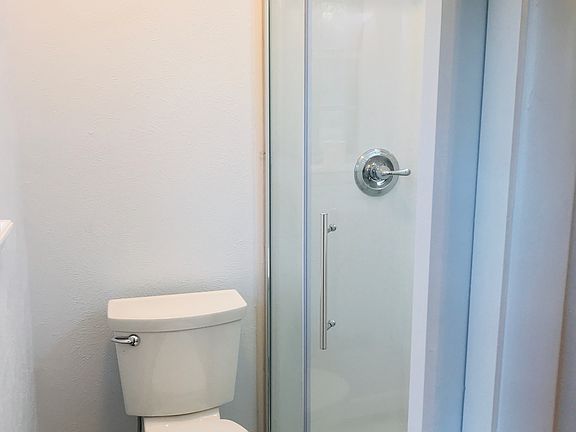 2nd image of 605 N Santa Fe Ave