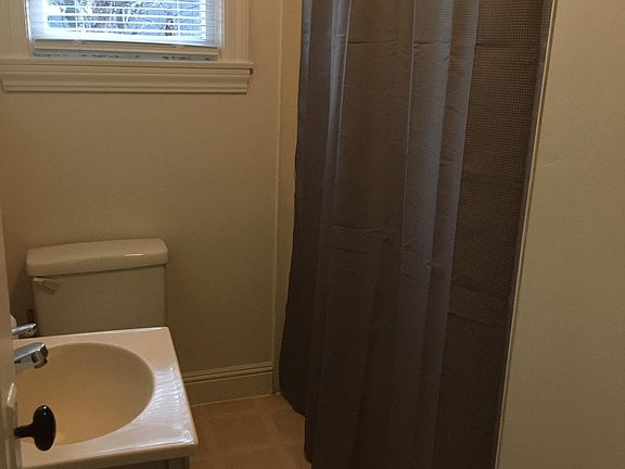 5th image of 3709 Maple Ave