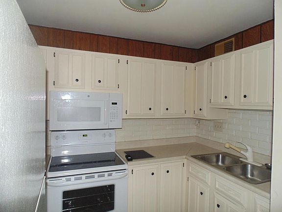 4th image of 4215 N 100th St Unit 225