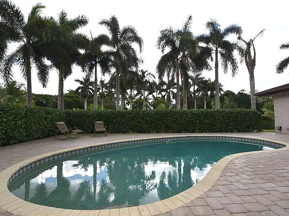 5th image of 10670 SW 26th Court