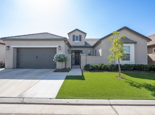 442 Bloom Ln, Clovis, CA 93619