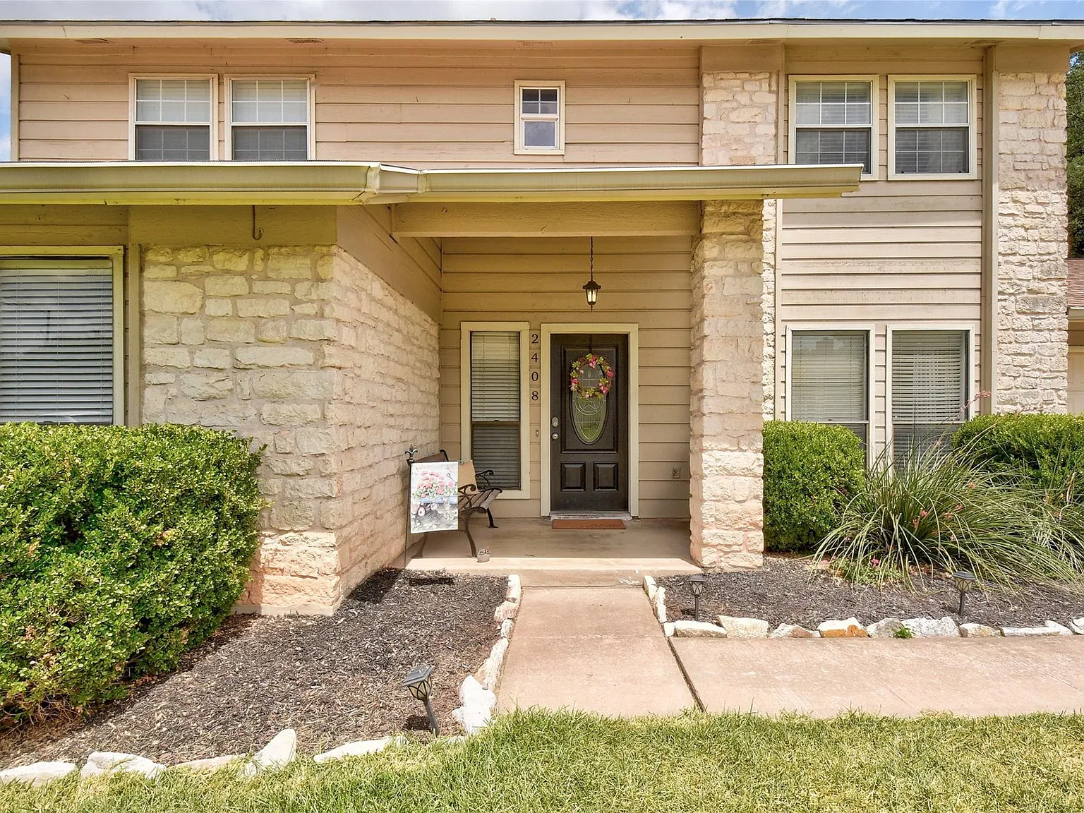 4 bed, 2.5 bath, 2250 sqft, $2,575 — Photo 3