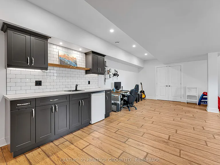 90 Aragon Rd — Photo 44