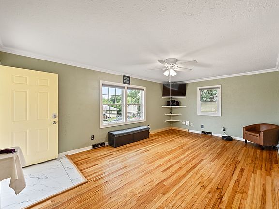 5th image of 610 Lexington St