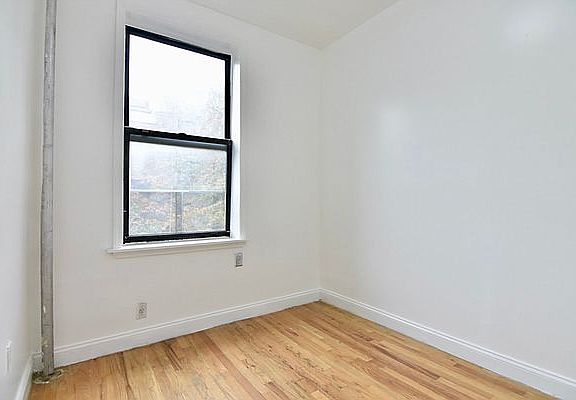 3rd image of 220 W 149th St #14