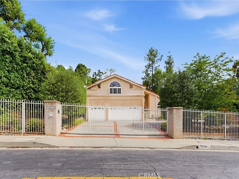 19511 Rosita St — Photo 52