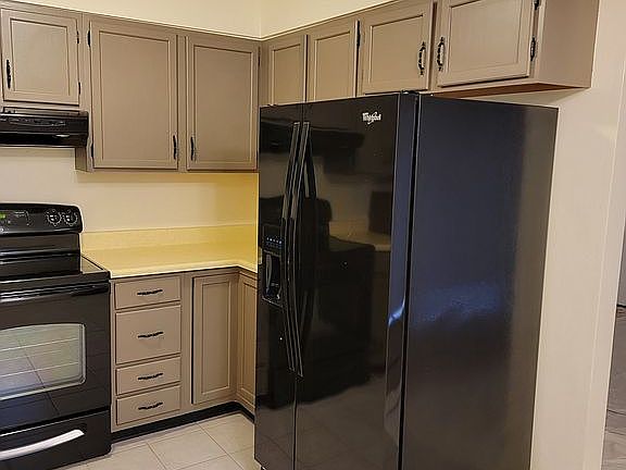 3rd image of 6821 Simpson Ave Unit 1