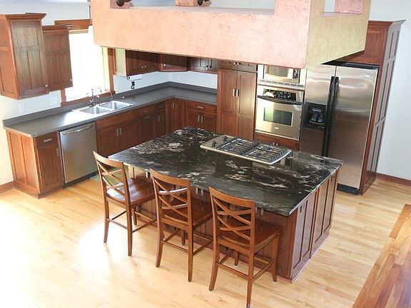 5th image of 610 Brookwood Ln