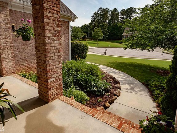3rd image of 216 Amelia Way