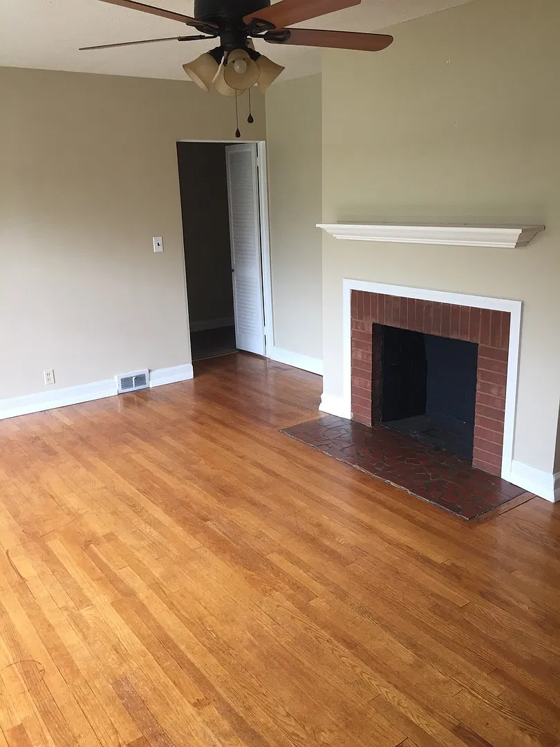 Great Brick House In Sandersted Neighborhood!! 3 Bedroom, 3 Full Bath — Photo 4