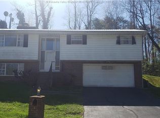 2043 Oakridge Dr, Charleston, WV 25311