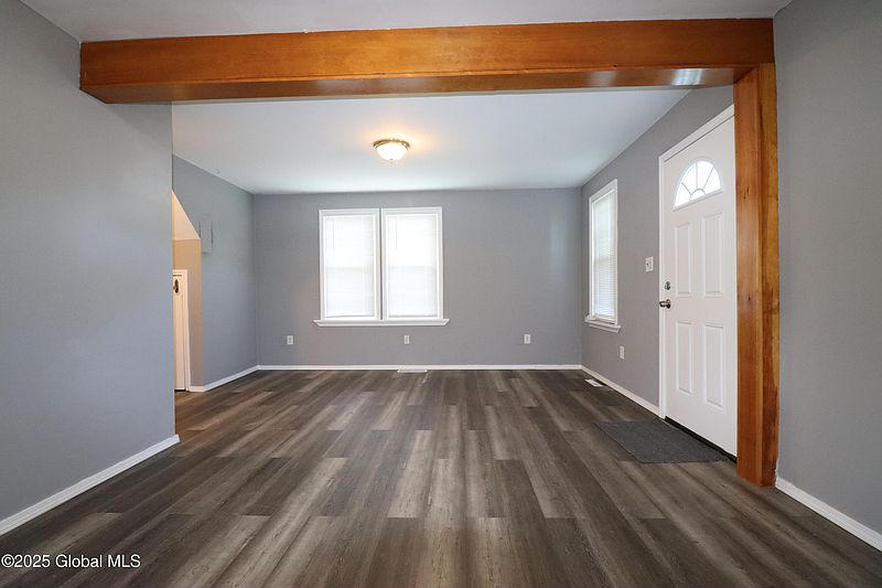 3rd image of 2633 Hamburg Street