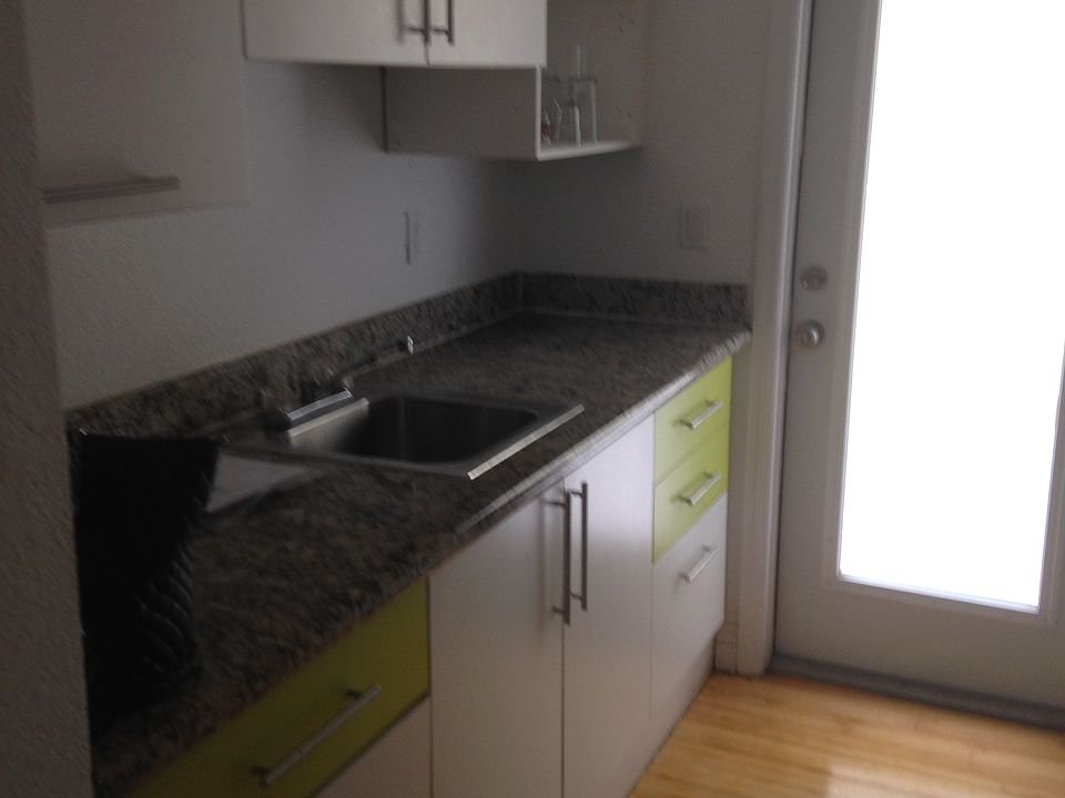 Moderm Kitchen with granite