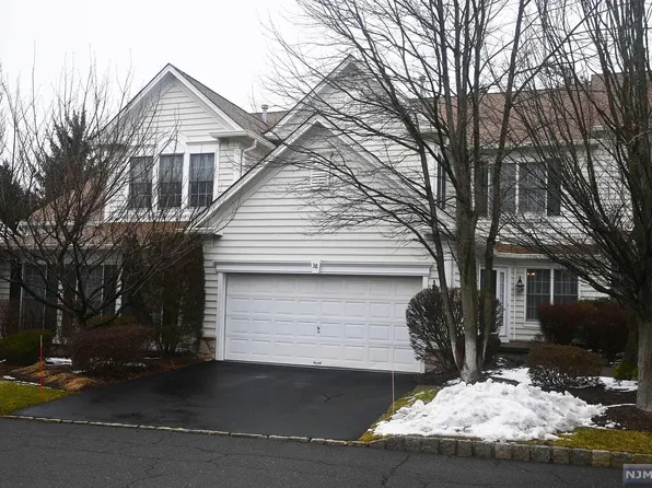 38 Thistle Dr, Paramus, NJ 07652