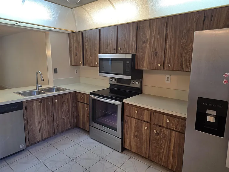 170 SE 7th St #301 — Photo 2