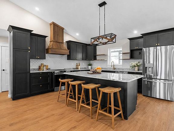 3rd image of 725 N Main Street