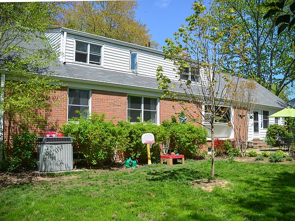 3rd image of 2101 Wakefield Street