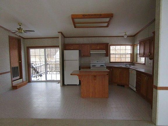 5th image of 223 N 1st St