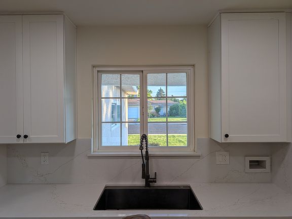 4th image of 627 W Scott Ave