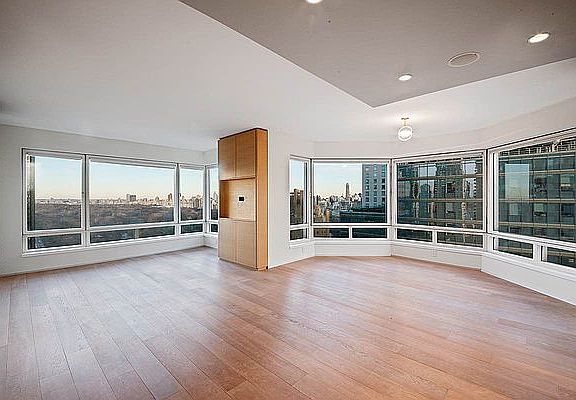 3rd image of 301 W 57th St APT 27C