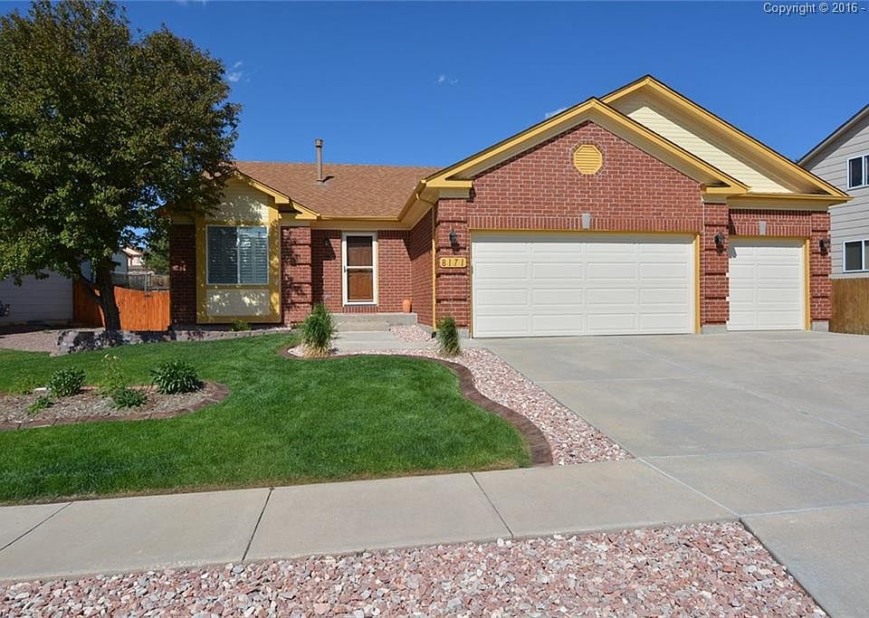 FRONT VIEW OF THE HOME