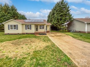 101 Windward Dr, Bessemer City, NC 28016