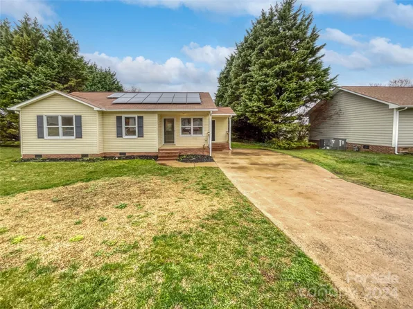 101 Windward Dr, Bessemer City, NC 28016
