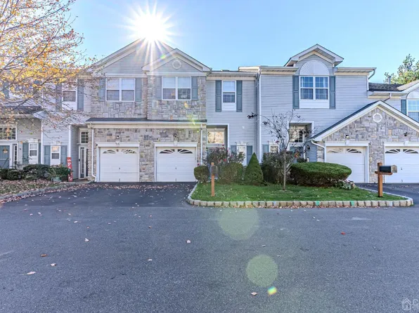 55 Rozalyn Ln, Laurence Harbor, NJ 08879