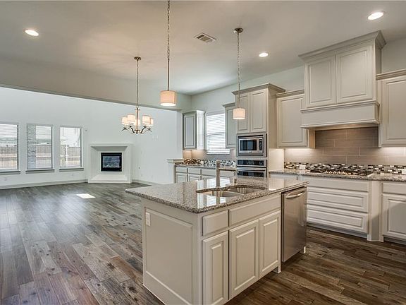 5th image of 5105 Watters Branch Dr