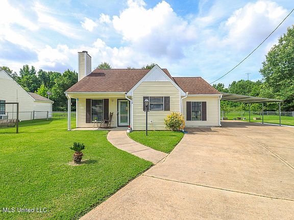 2nd image of 1014 Twin Pine Ln