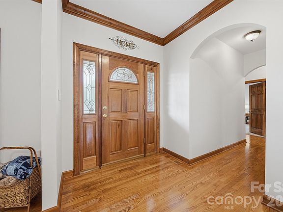 3rd image of 3330 Shamrock Hts