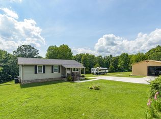 421 Beechwood Dr, Burns, TN 37029