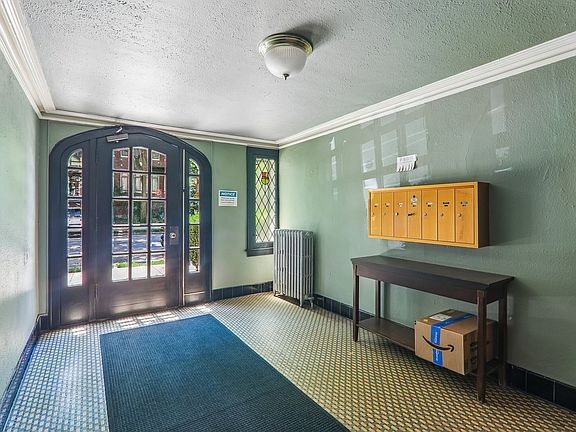 3rd image of 824 Washington Blvd APT 1