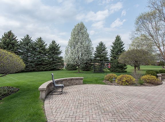 5th image of 328 Fairhaven Dr