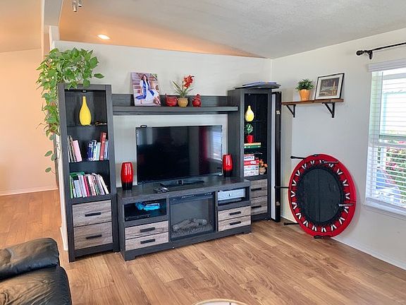 3rd image of 13961 Magnolia Ave