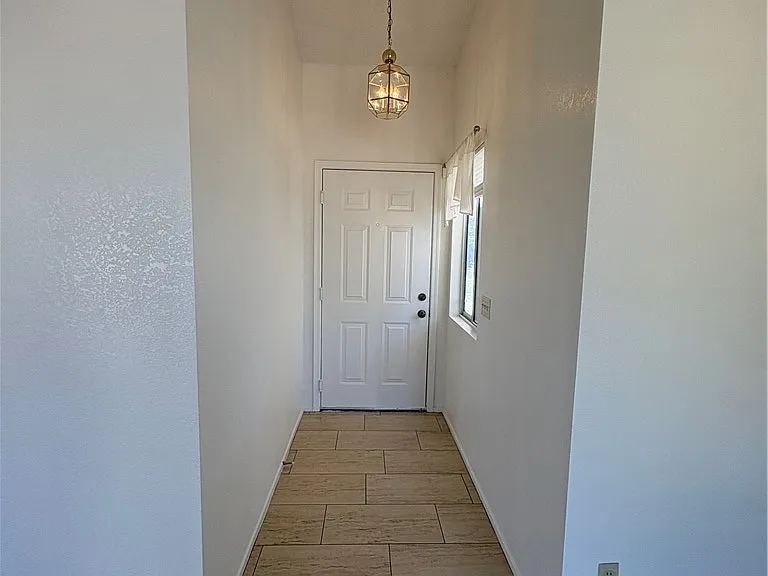2004 Ullom Dr — Photo 12