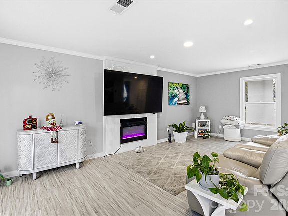 3rd image of 2316 Wineberry Ct
