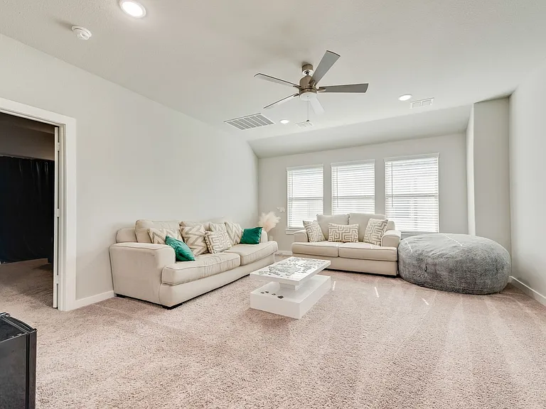 211 Coyote Creek Dr — Photo 21