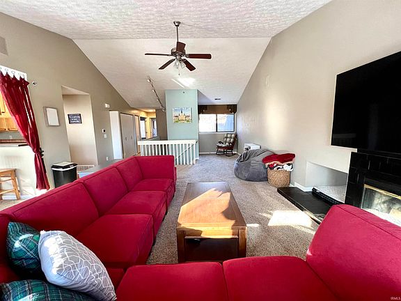 3rd image of 9539 S Pointe Lasalles Dr #85