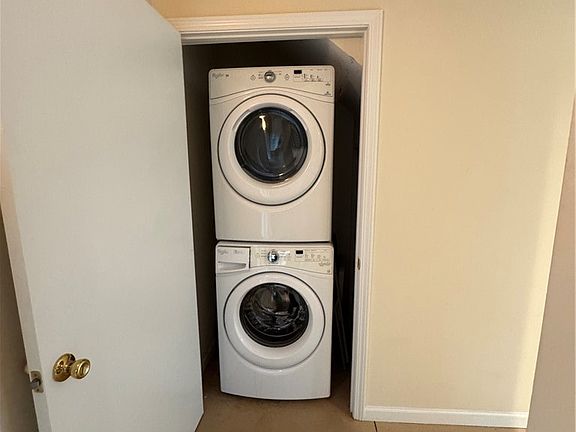 5th image of 283 Athens Ave